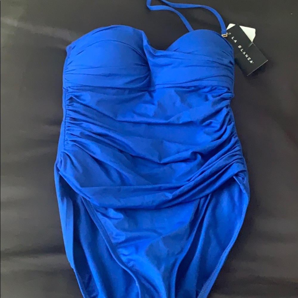 rouched mid section. Detachable Halter.